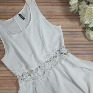 Divided Lace Trim Sleeveless Dress